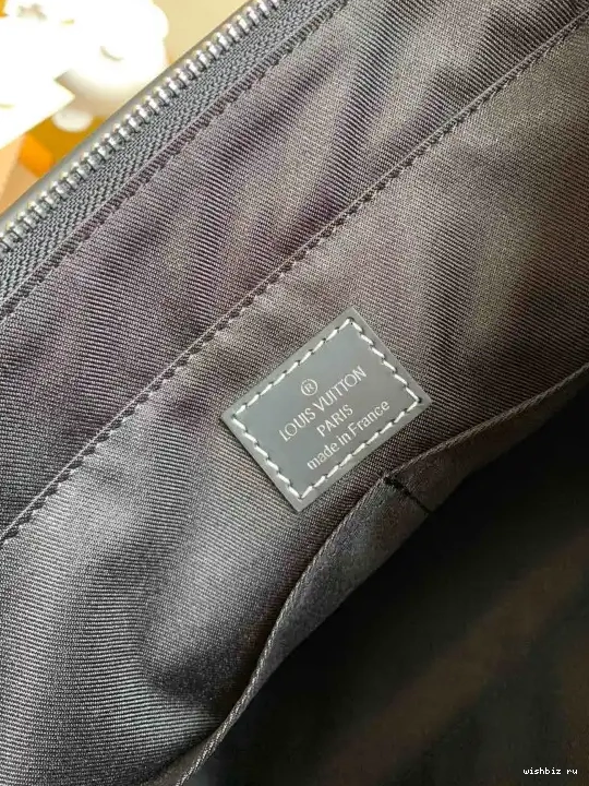 WIS LOUIS MESSENGER VUITTON BAG 0513
